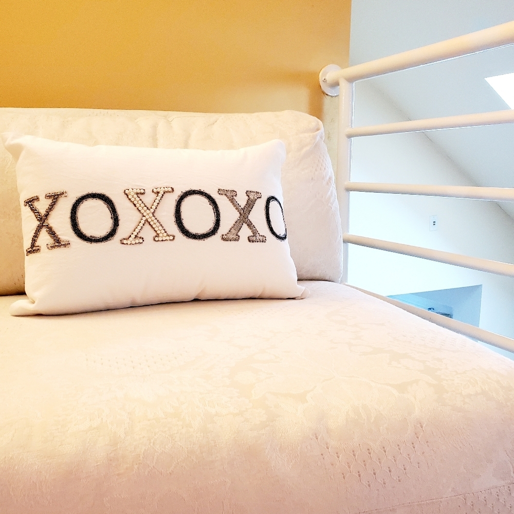 FINAL SALE...LAST ONE!  "HUGS & KISSES" PILLOW